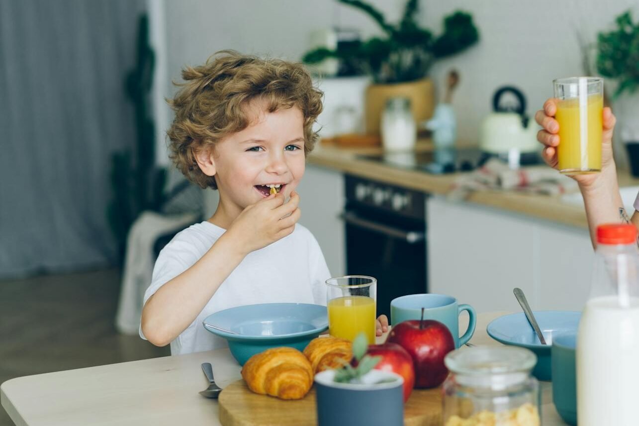 mother and her little son eating breakfast